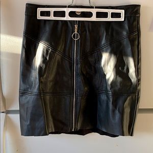 Black pleather skirt hoop zipper w/button